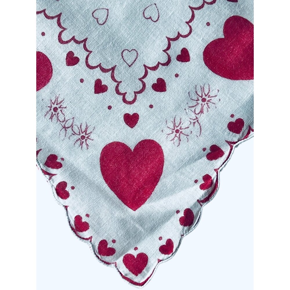 Vintage Red & White Heart Pattern Handkerchief With Scalloped Edges 13.5" x 13" - Picture 4 of 8
